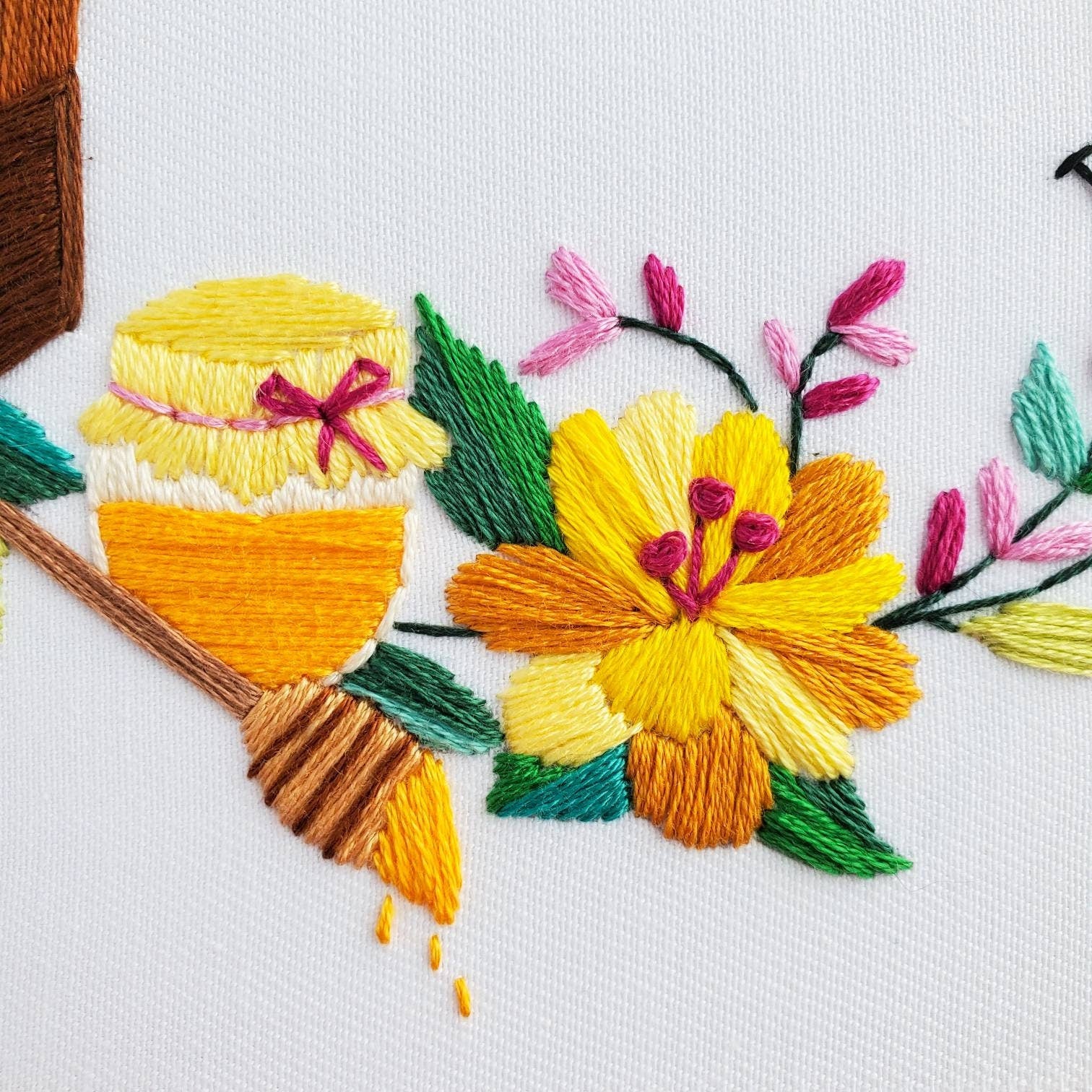Beehive Floral Wreath - PDF Digital Download Embroidery Pattern & Guide